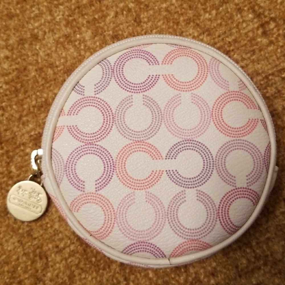 🌸Nwot Leather Coach Coin Purse Pink Satin Lined🌸 - Picture 1 of 8